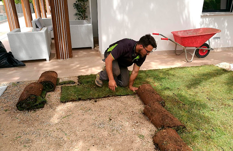 instalación de tepes Mallorca | empresa de jardinería